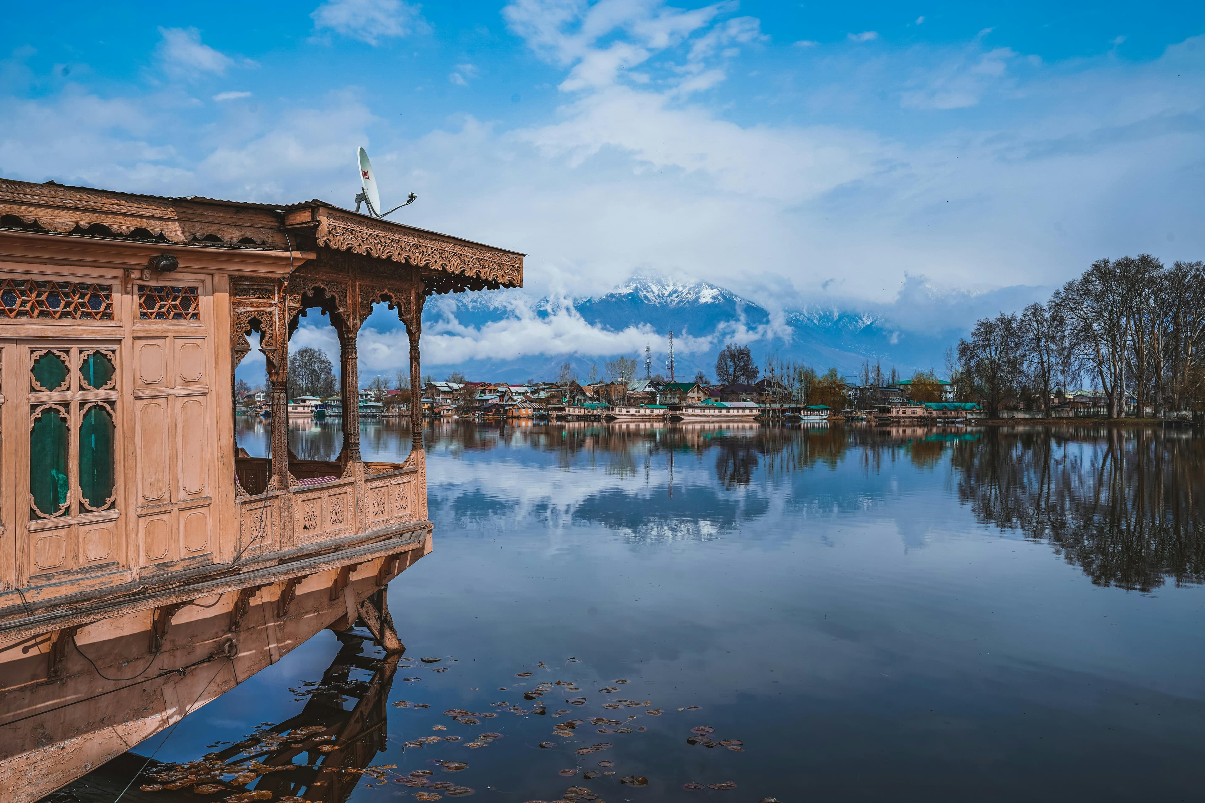 Amazing Kashmir highlights tour with Dal Lake, Gulmarg, Pahalgam and Sonmarg